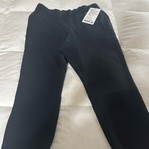 On the fly crop woven. New with tag size 6.